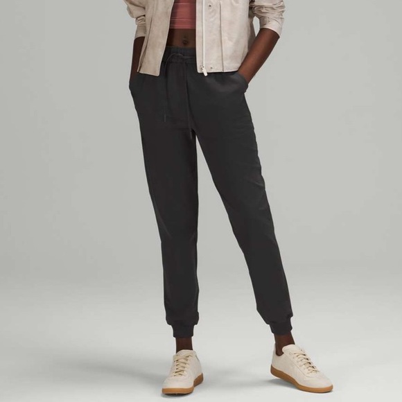 Lululemon Stretch Luxtreme High-Rise Jogger
Graphite Grey - Picture 5 of 5